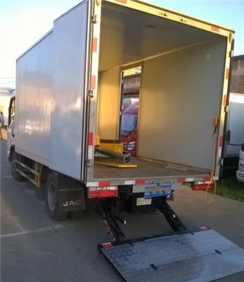 De hydraulische achterklep voor koeltrailers